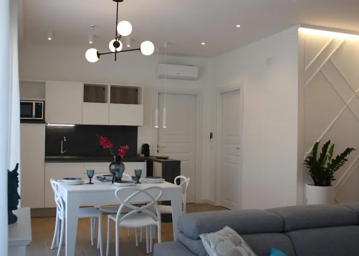 Strettomare-business & Travel Реджо-ди-Калабрия